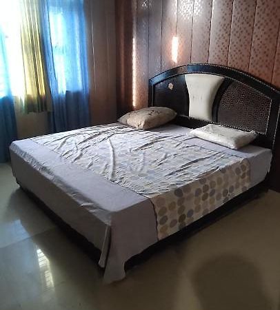 Appartement Radha Madhav à Vrindāvan Extérieur photo