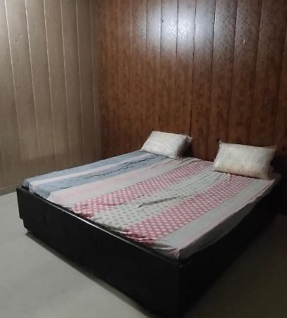 Appartement Radha Madhav à Vrindāvan Extérieur photo