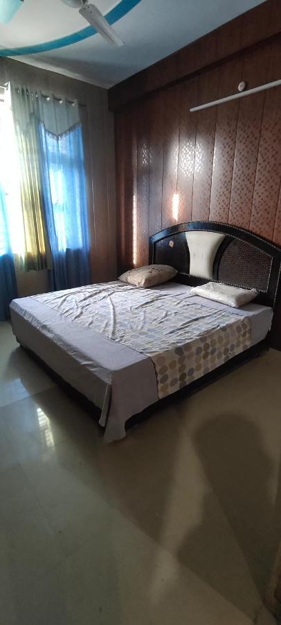 Appartement Radha Madhav à Vrindāvan Extérieur photo