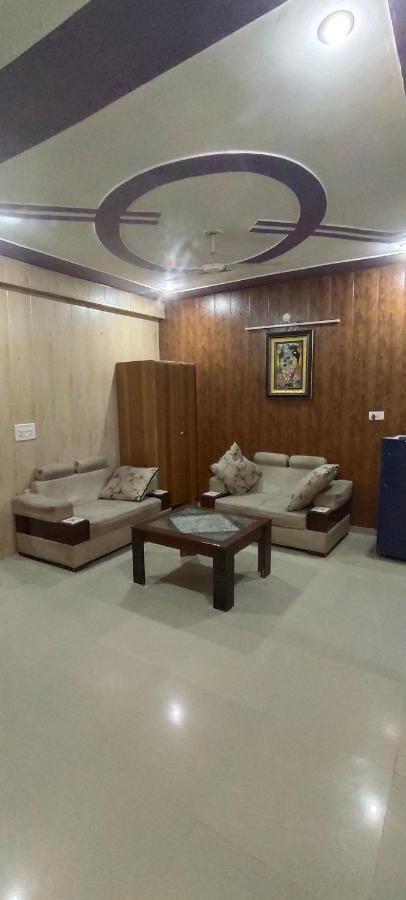 Appartement Radha Madhav à Vrindāvan Extérieur photo