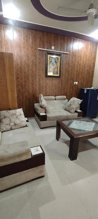 Appartement Radha Madhav à Vrindāvan Extérieur photo