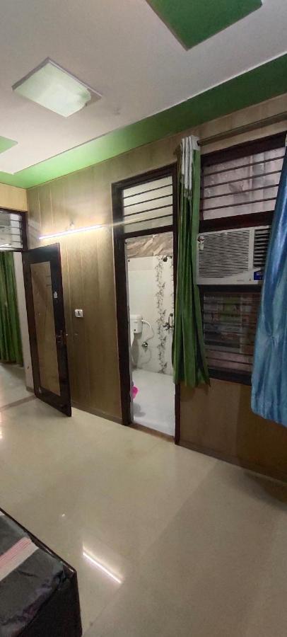 Appartement Radha Madhav à Vrindāvan Extérieur photo