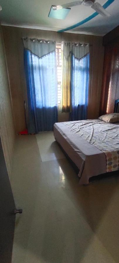 Appartement Radha Madhav à Vrindāvan Extérieur photo