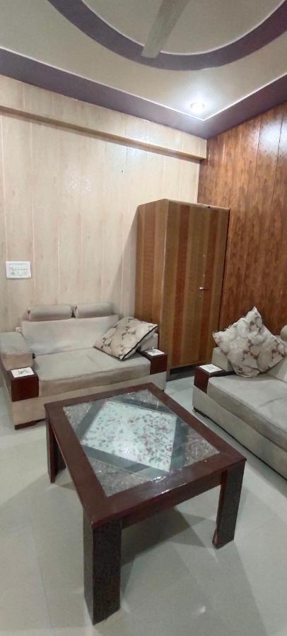 Appartement Radha Madhav à Vrindāvan Extérieur photo